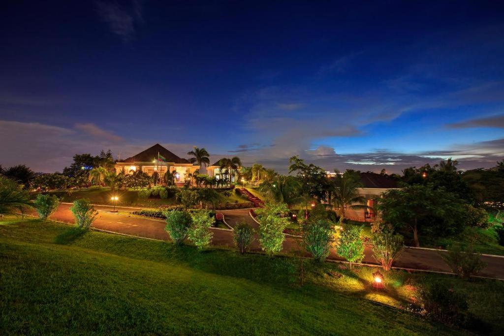 Hotel Max Nay Pyi Taw Naypyidaw ภายนอก รูปภาพ