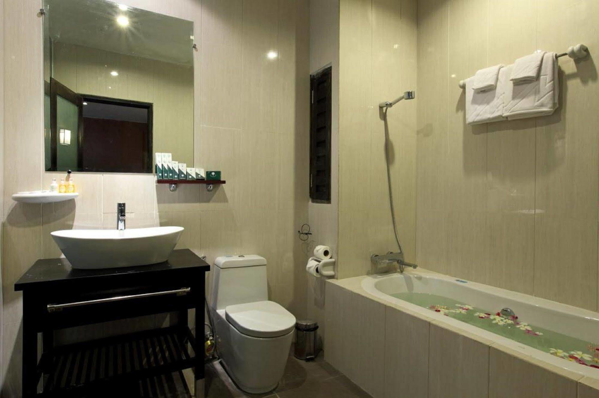Hotel Max Nay Pyi Taw Naypyidaw ภายนอก รูปภาพ