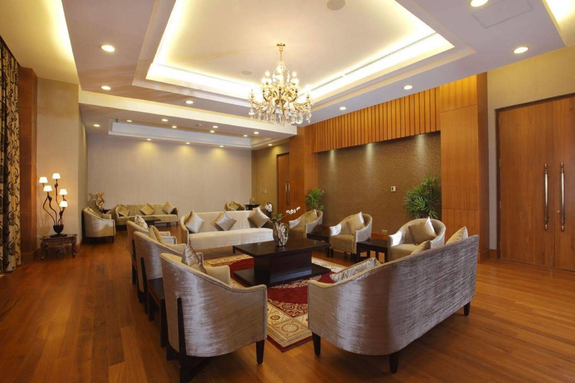Hotel Max Nay Pyi Taw Naypyidaw ภายนอก รูปภาพ